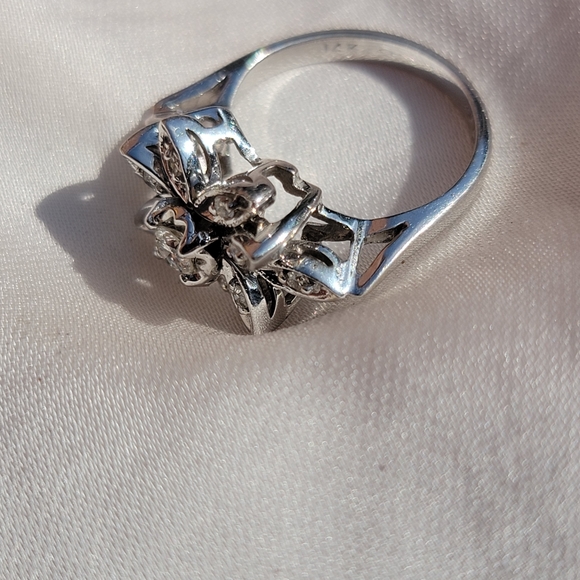 Vintage White Gold Flower Diamond Ring - Picture 6 of 9
